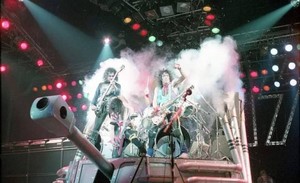 吻乐队（Kiss） ~Quebec City, Quebec...March 12, 1984 (Lick it Up Tour)