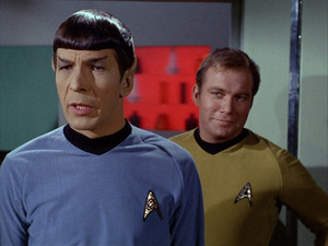  Leonard Nimoy as Spock and William Shatner as James T. Kirk | estrela Trek