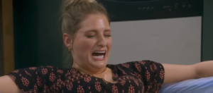  Meghan Trainor shows double chin and neck rolls while giving birth (How I Met Your Father on Hulu)