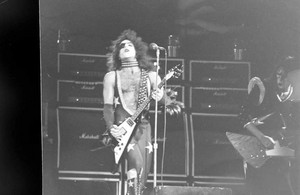  Paul ~Honolulu, Havaí (Hawaii)...February 29, 1976 (Alive Tour)