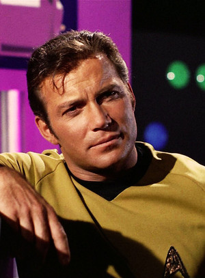  William Shatner as James T. Kirk | ngôi sao Trek