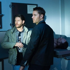  Jensen Ackles as Russell Shaw and Justin Hartley as Colter Shaw | Tracker | 1.12 | Off the کتابیں