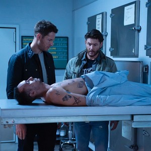  Jensen Ackles as Russell Shaw and Justin Hartley as Colter Shaw | Tracker | 1.12 | Off the বই