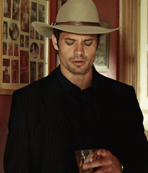  Justified (1.01): Timothy Olyphant as Raylan Givens