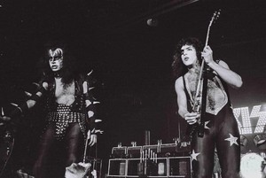  Paul ans Ace ~London,UK...April 24, 1976 (Destroyer Tour)