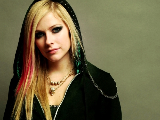 Avril Lavigne Black Hair