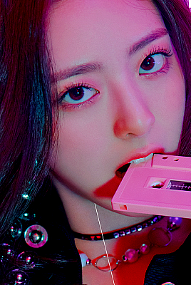 Which teaser image of Yuna did you like most? - ITZY - Fanpop